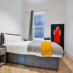 Pool Table High End 2-Bedroom Apartment Long Term Stays