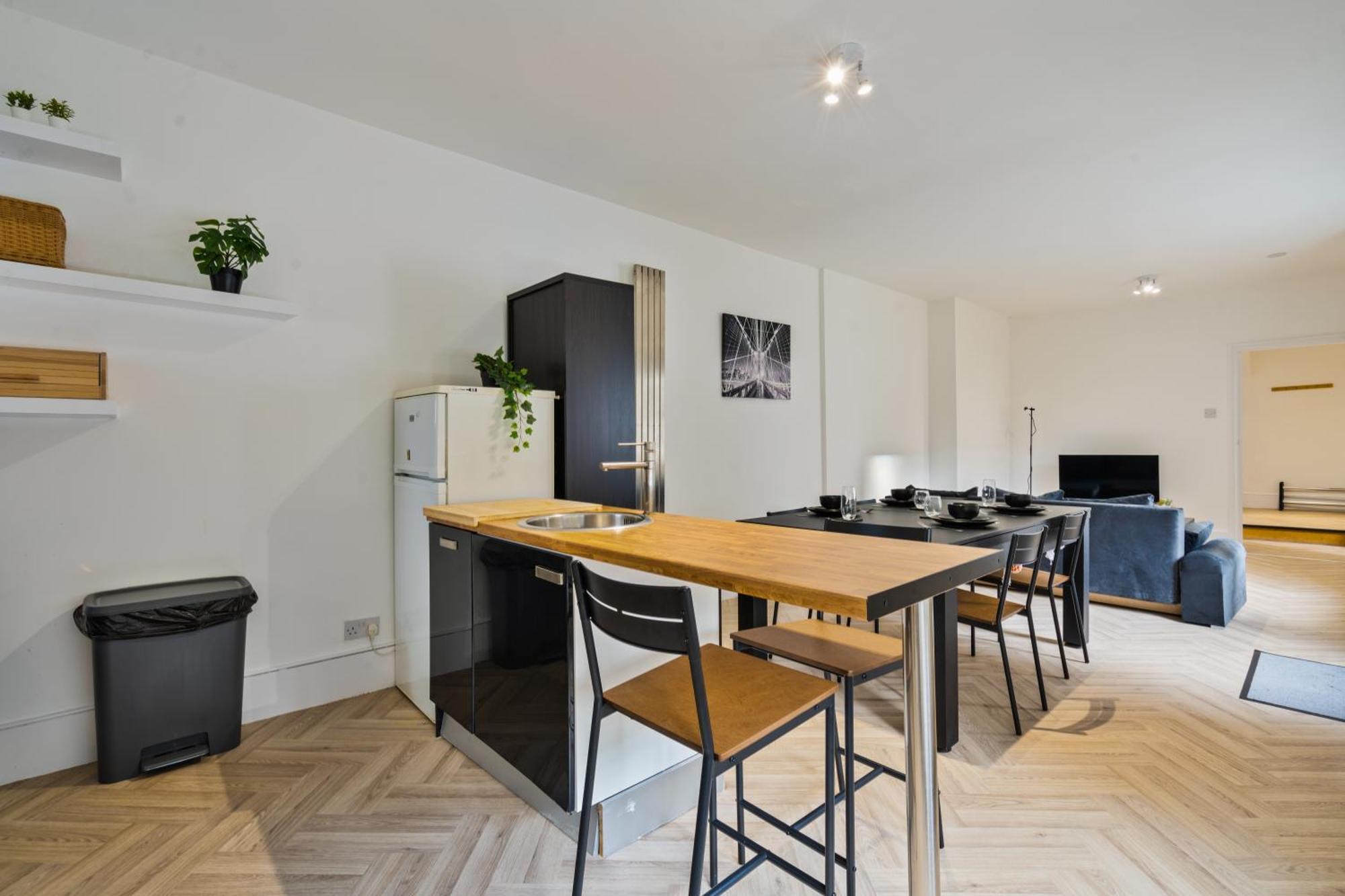 Pool Table High End 2-bedroom Long Term Londra
