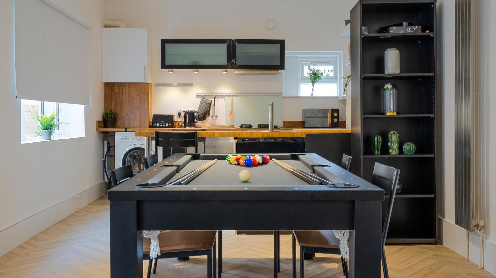 Pool Table High End 2-bedroom Long Term Londra